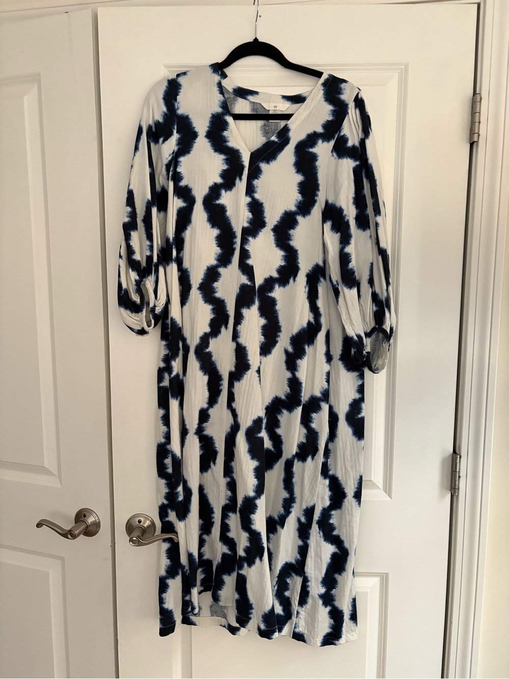 H & M Women's Navy & White Patterned V-Neck Maxi Dress